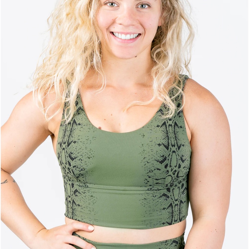 Women’s Curves and Combat NKD CROP BRA 1.0
Green Snakeskin  XS or Small 🔥🔥NWT